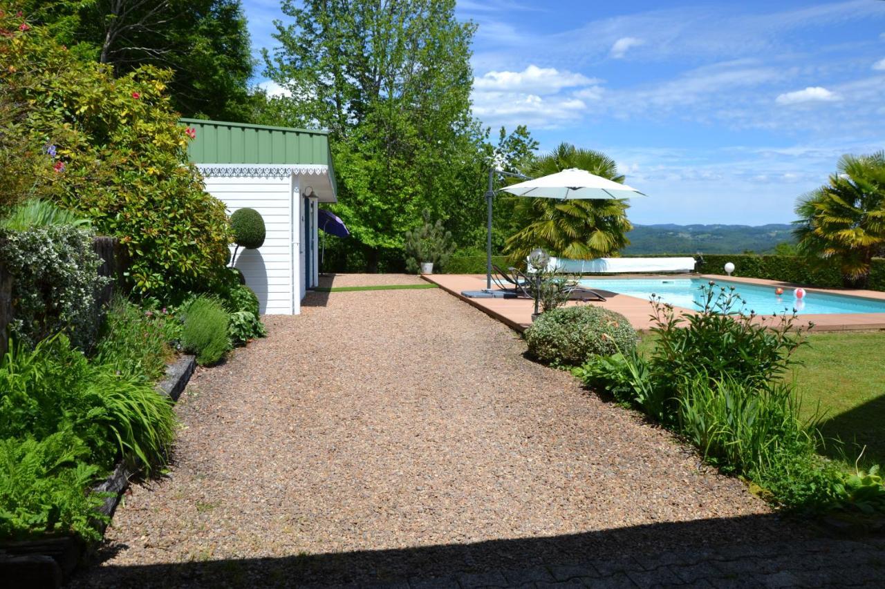 Bienvenue dans notre Gîte Naves  Extérieur photo