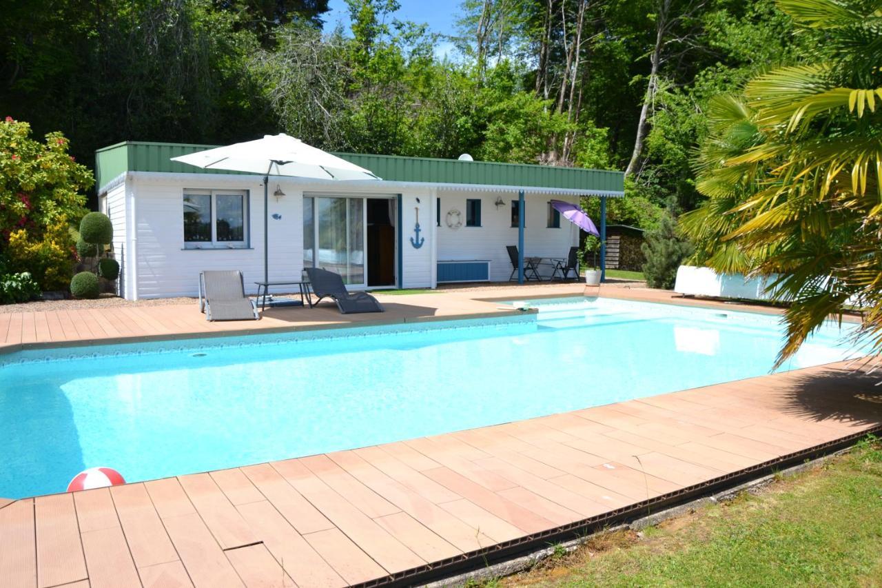 Bienvenue dans notre Gîte Naves  Extérieur photo